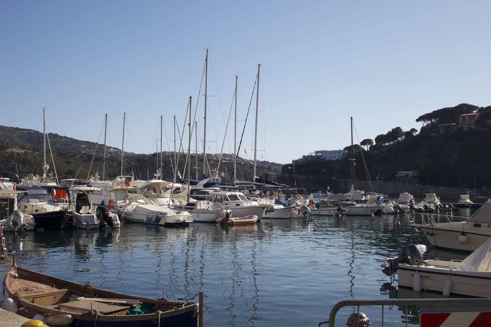 Affittacamere Vista Mare Porto Azzurro Exterior photo