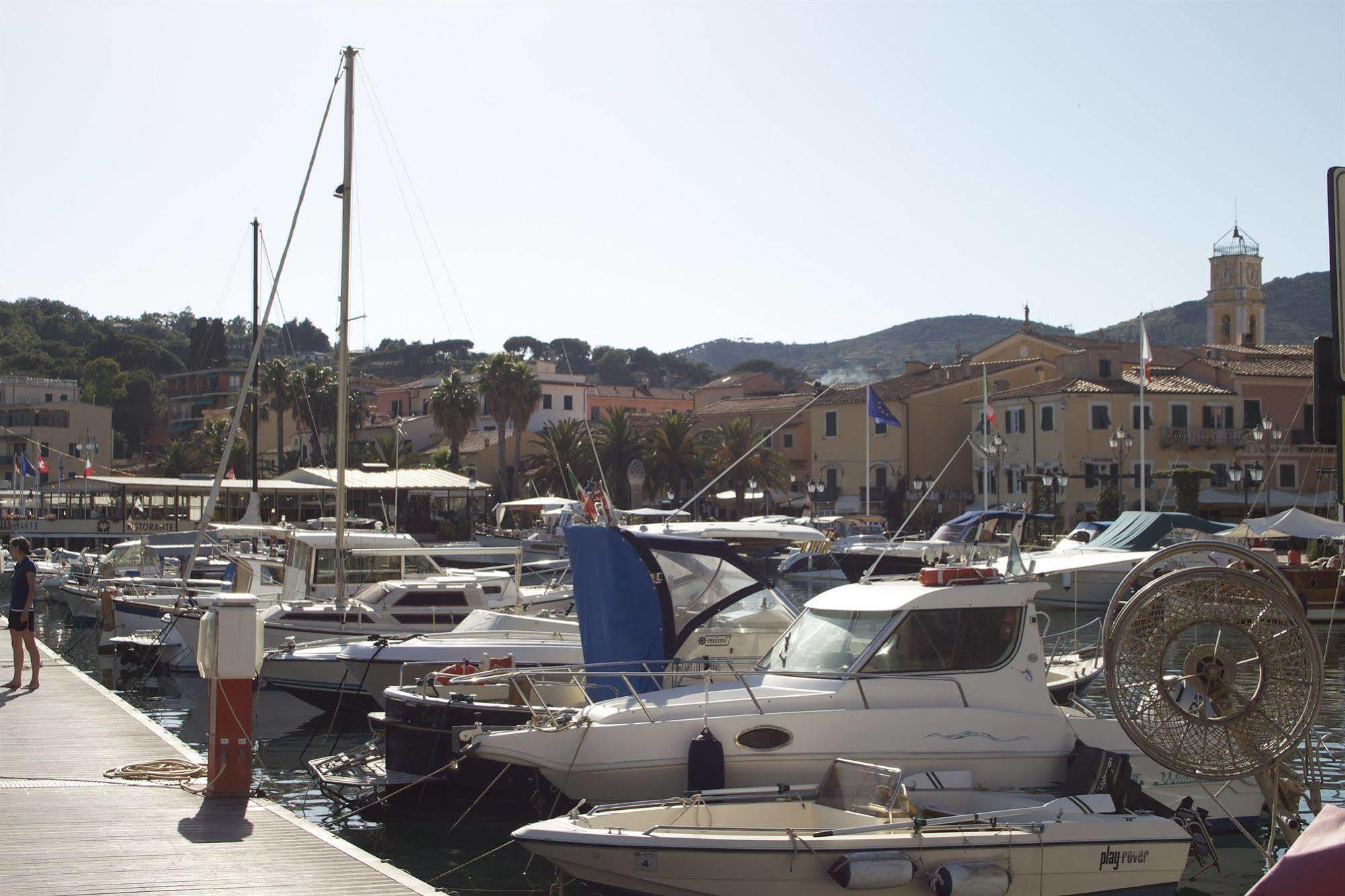 Affittacamere Vista Mare Porto Azzurro Exterior photo